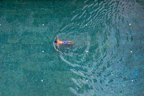 Quelle est la meilleure installation de gouttières pour une maison avec un toit en pente raide ?